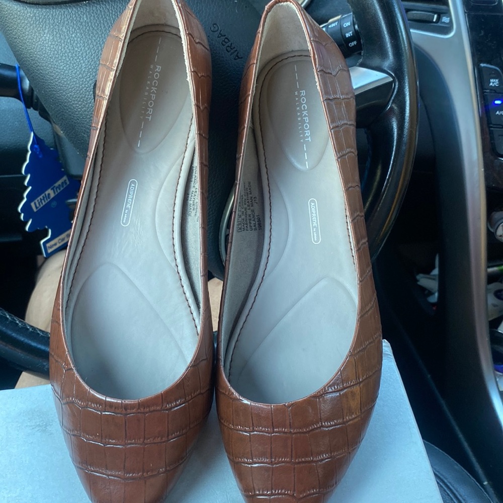 Comfortable Dress Shoes/ Ashika Scooped Ballet Shoes